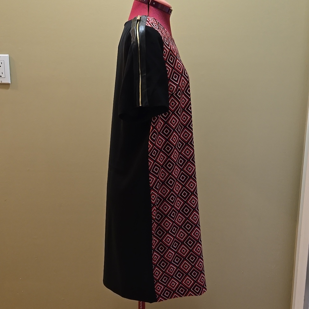 Diamond Geometric Patterned Dress - Picture 4 of 11